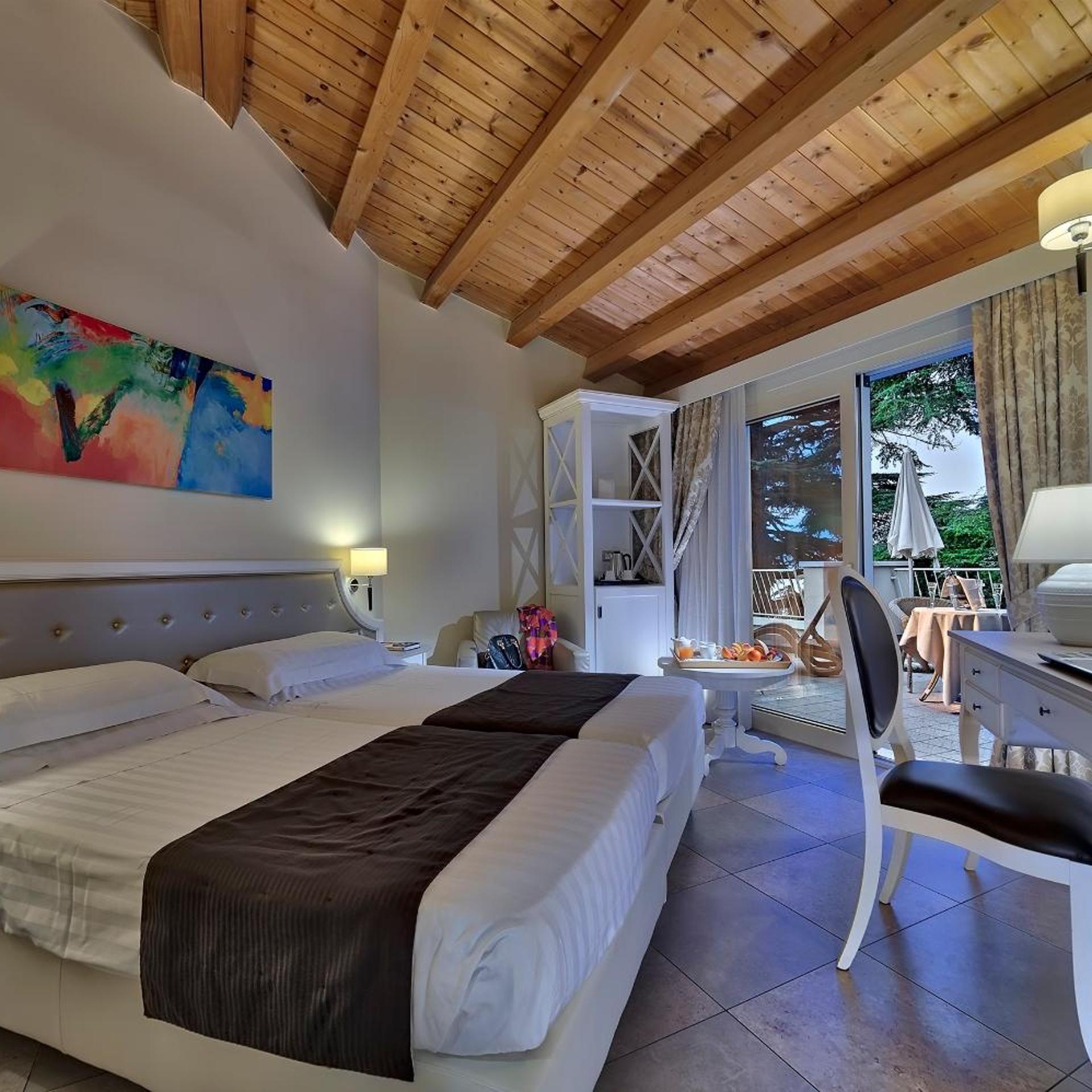 Deluxe, Double or Twin Bed, Partial Lake View
