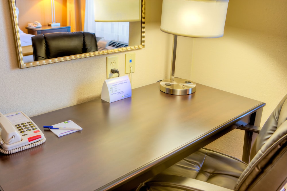 Holiday Inn Express And Suites Granbury 42/56