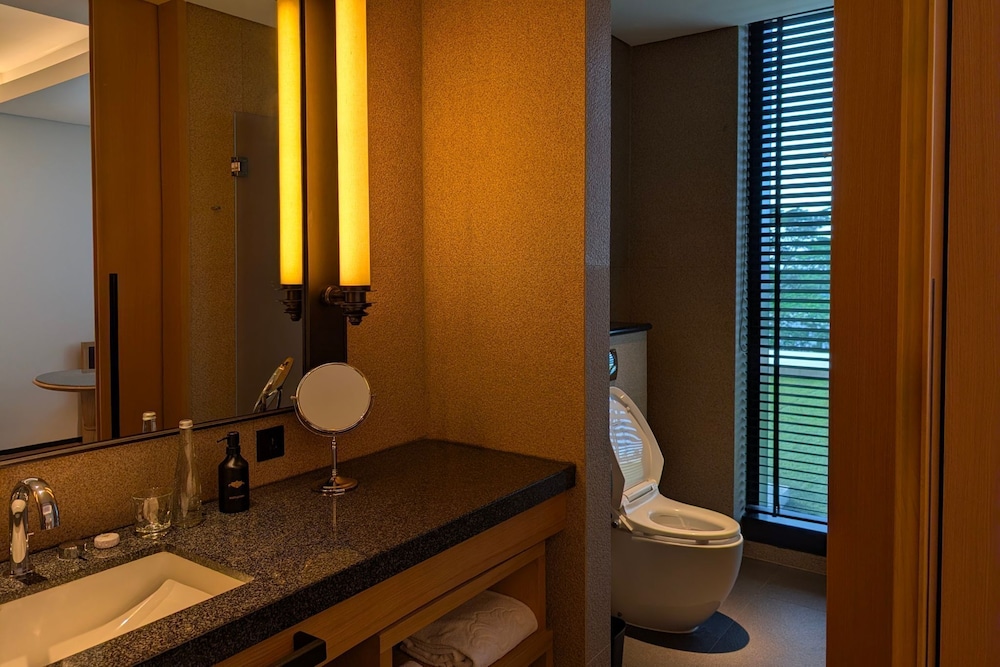 Hotel Tentrem Jakarta 49/50