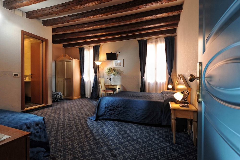 Tintoretto Hotel 22/79