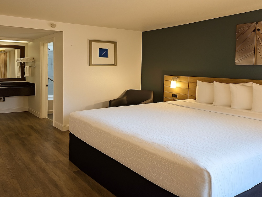 Rancho San Diego Inn and Suites (Ex SureStay Plus Hotel by Best Western El Cajon) 10/39
