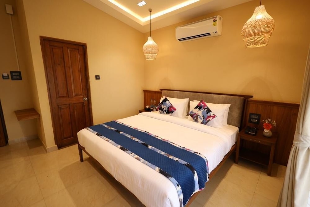 Foxoso Aaristo Baga Beach Resort 14/48