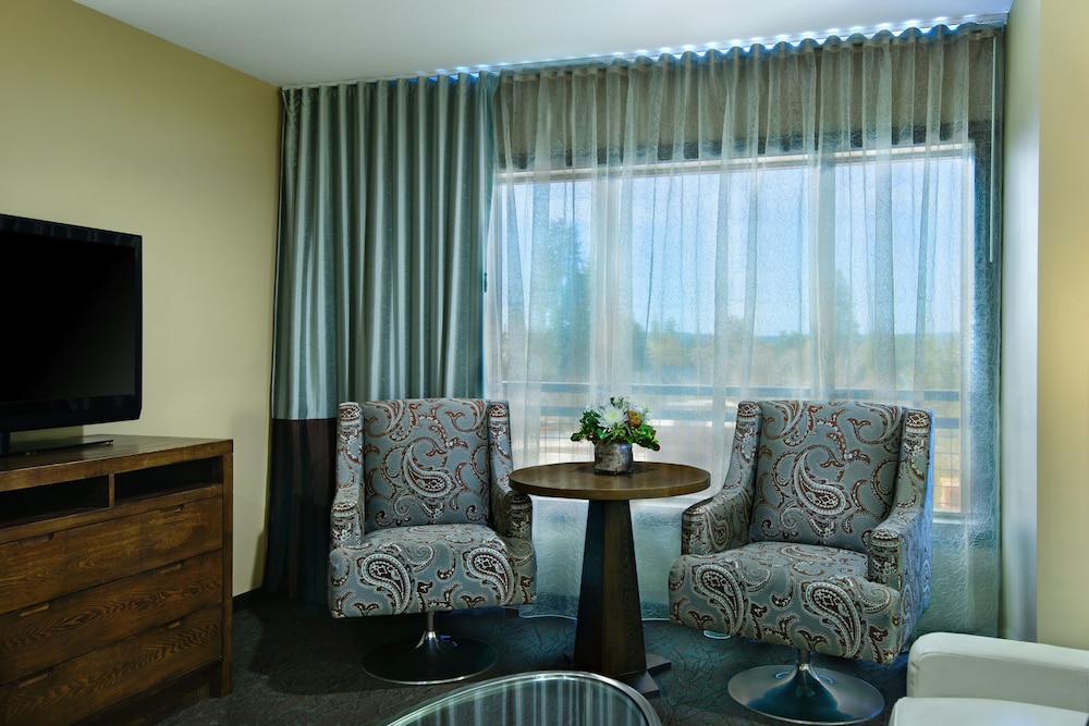 The Oxford Hotel Bend 35/65