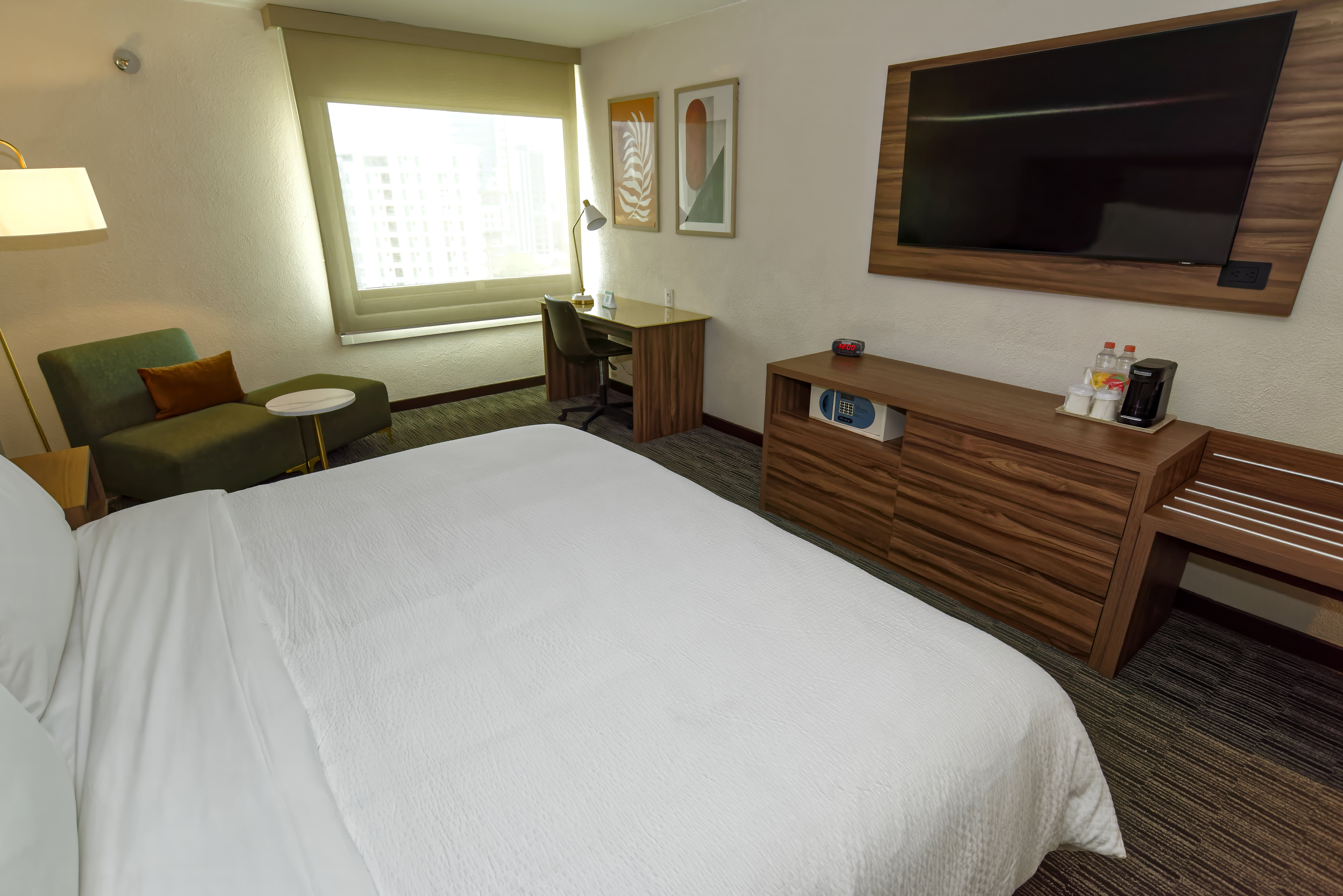 HOLIDAY INN SELECT GUADALAJARA 30/72
