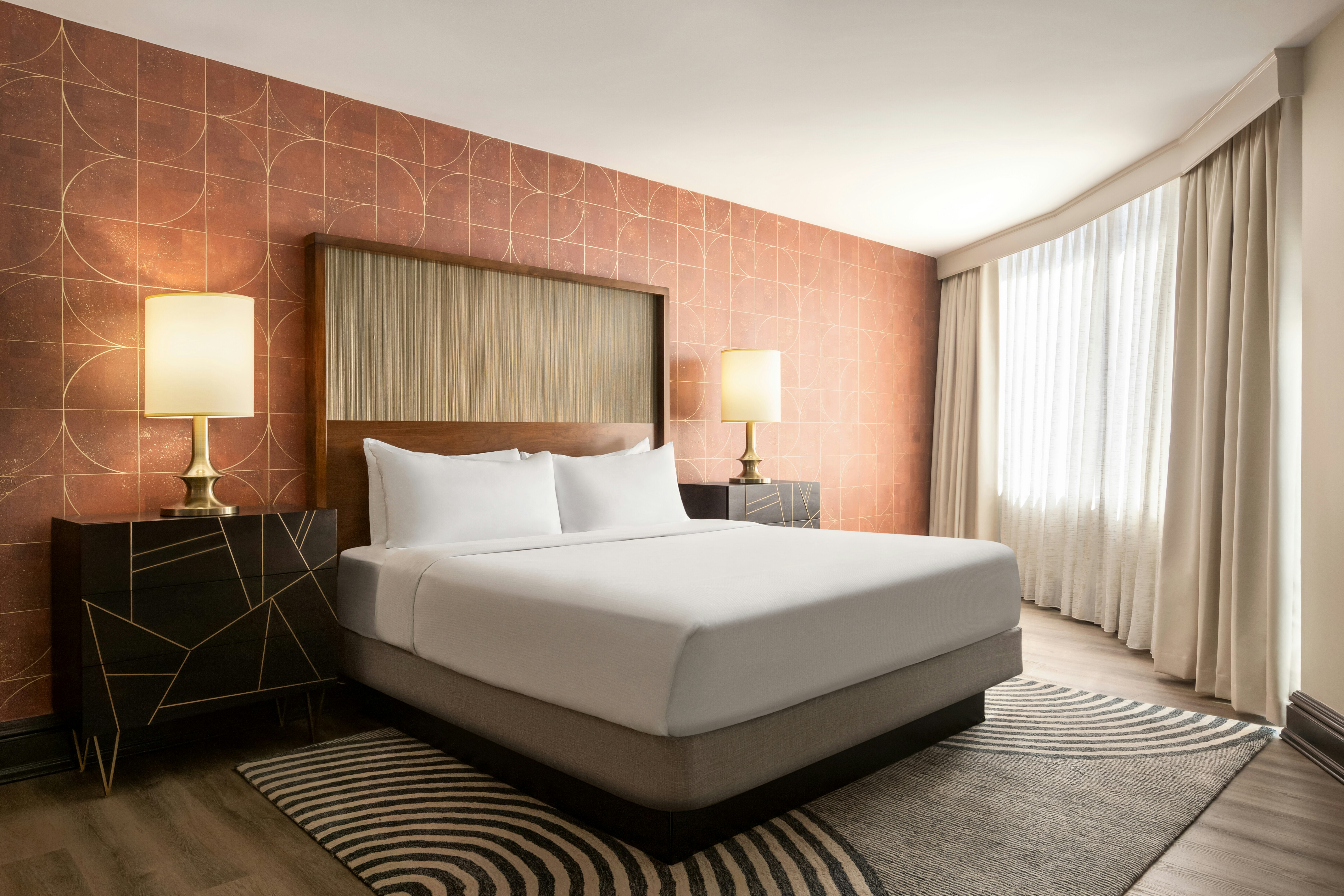 JUNIOR SUITE, KING BED, POOL VIEW, BALCONY