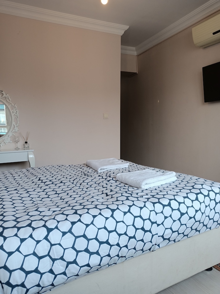 Istanbul Hotel & Guesthouse 24/50
