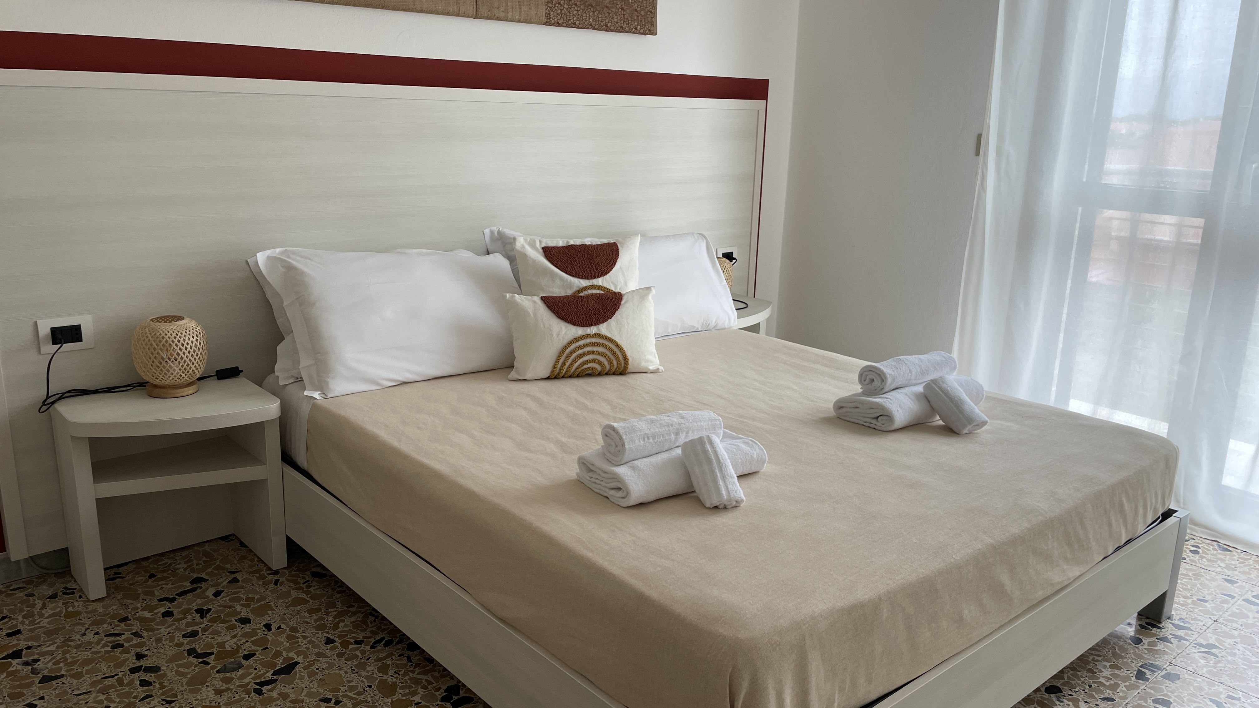 ROOM, SINGLE, DOUBLE BED, BALCONY
