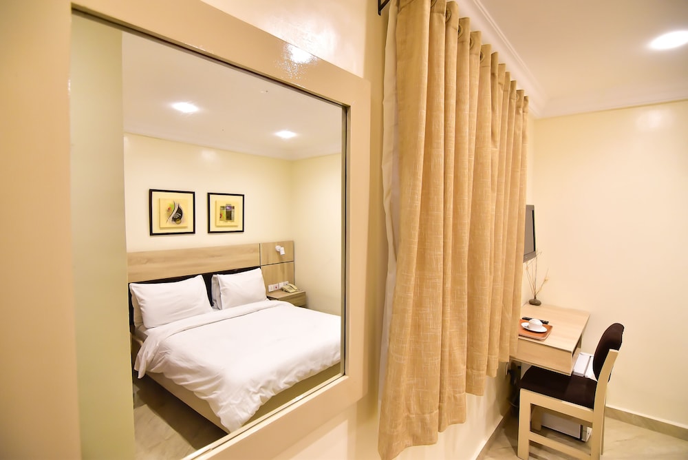 Pearl Gate Hotel 11/50
