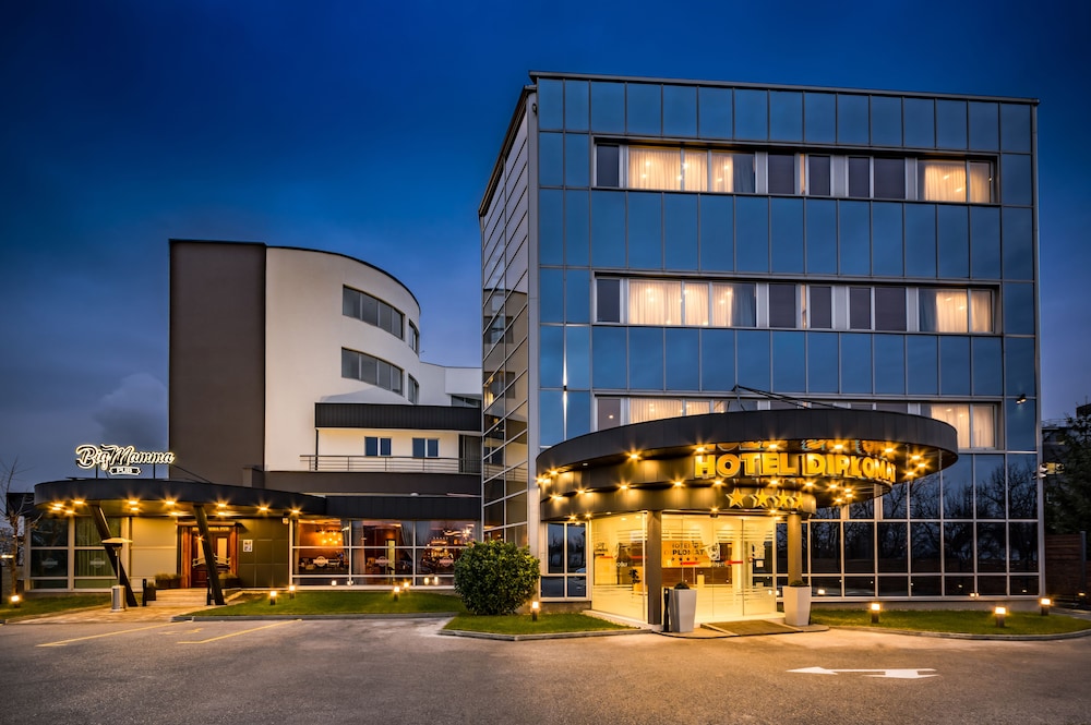 Hotel Diplomat 4/63