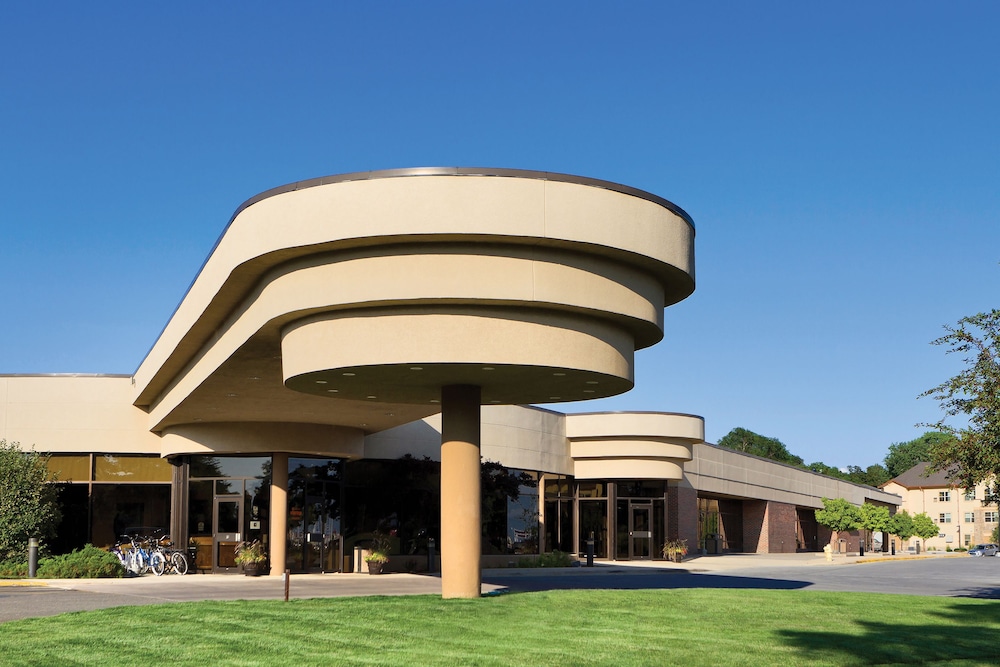 Ramkota Hotel 2/56
