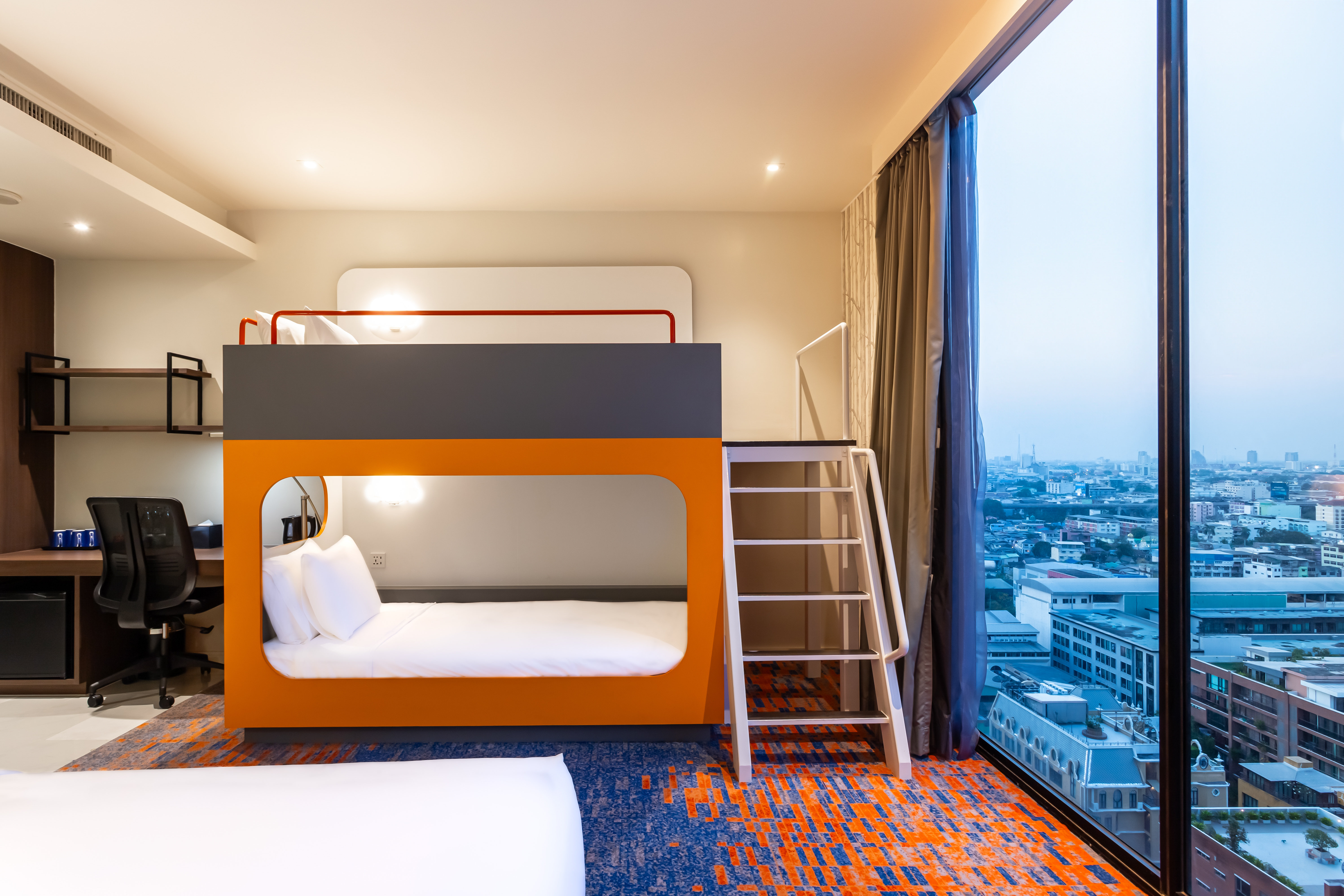 Holiday Inn Express Bangkok Siam 29/80