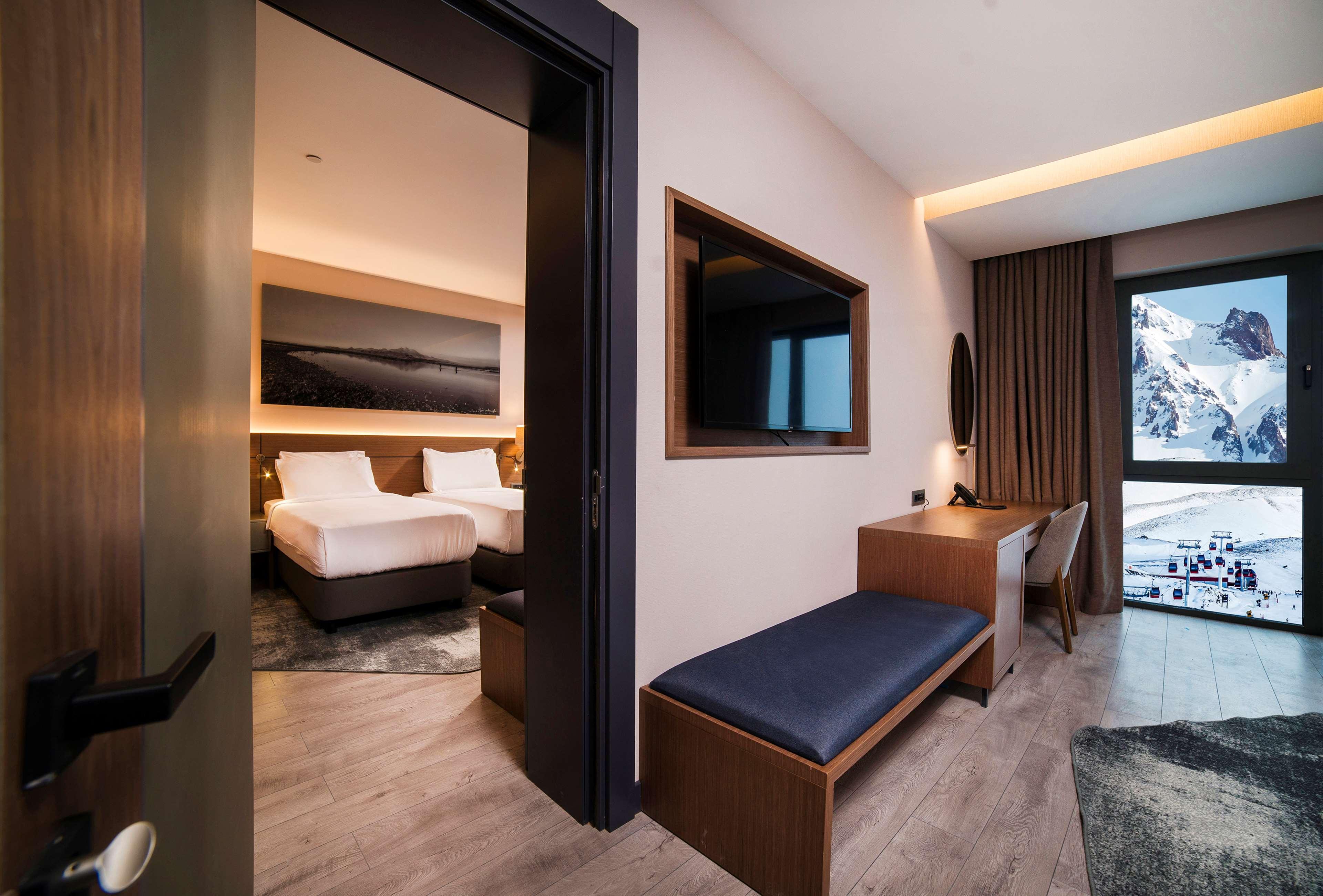 جناح بإطلالة على الجبل بشرفة، Radisson Blu Hotel Mount Erciyes 3/7