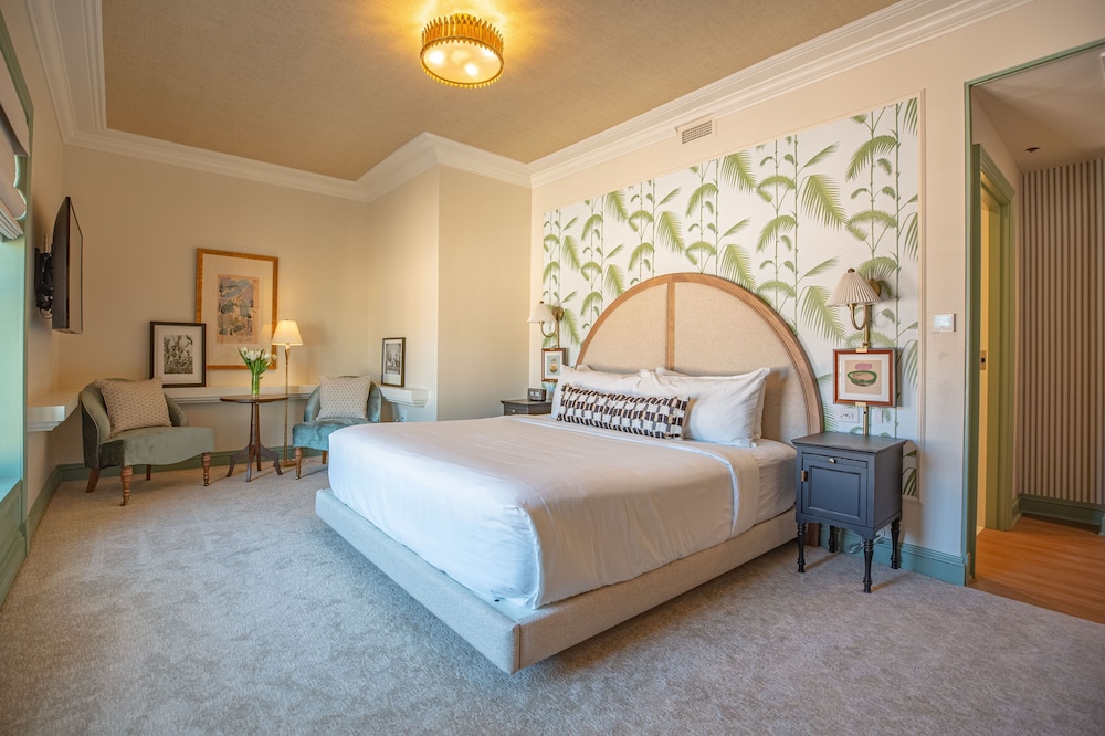 SUPERIOR, KING BED