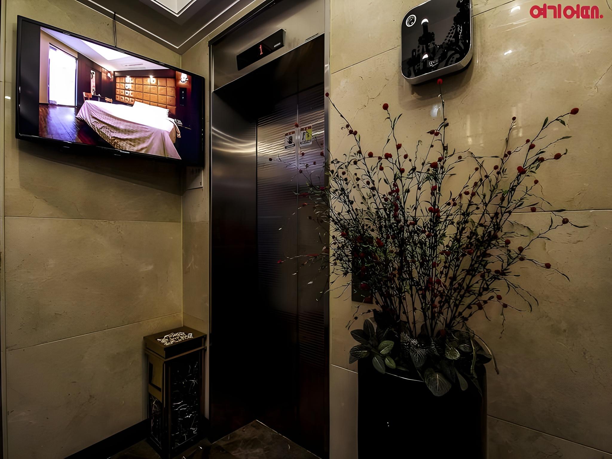 Ansan Hotel Box 34/40