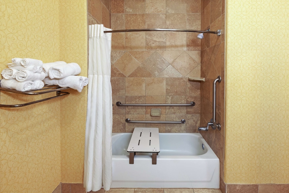 Hampton Inn Suites Galveston 25/68