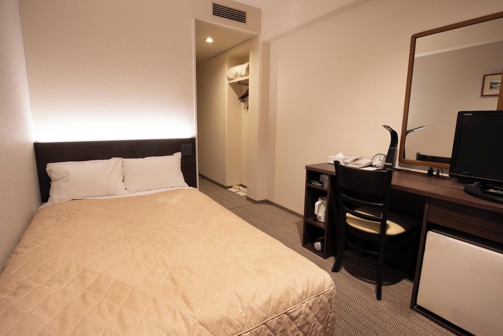 SEMI ROOM, SEMI DOUBLE BED, SMOKING