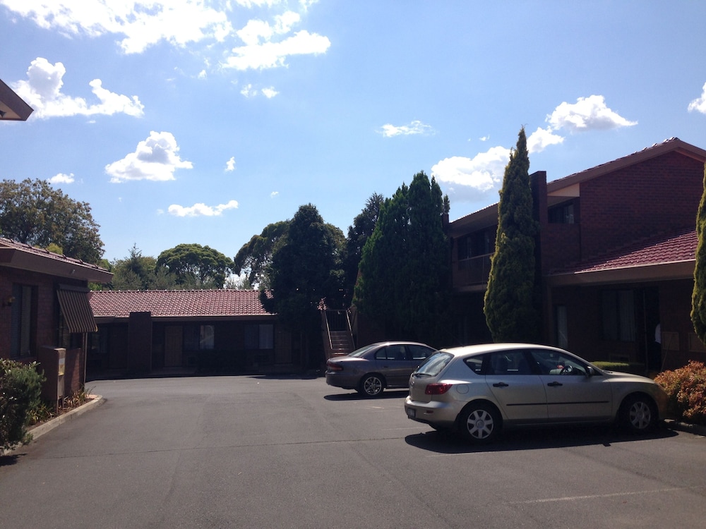 Nunawading Motor Inn 25/29