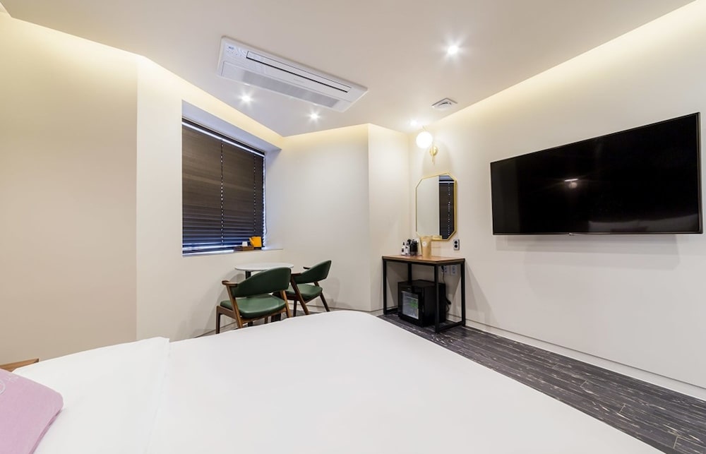 Plain Hotel 17/24