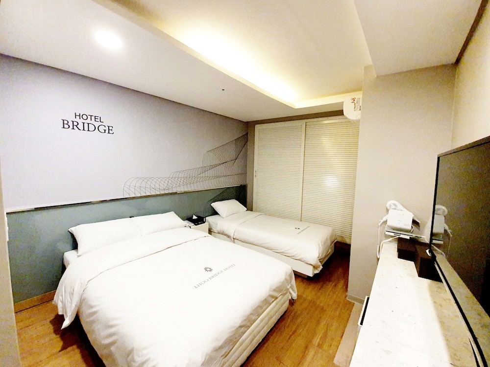 Hotel Bridge 2/16