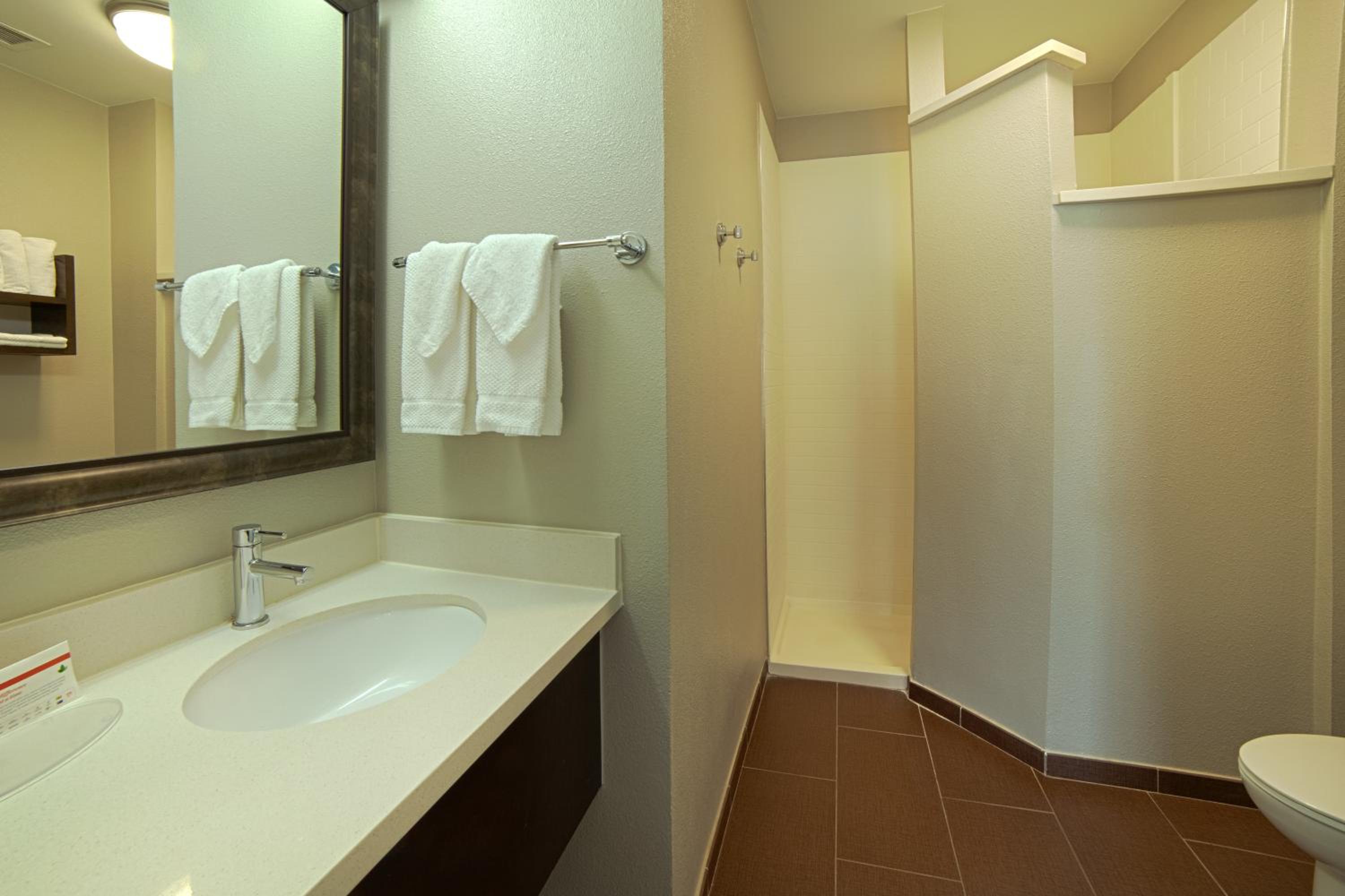 2 Bedrooms, Suite, 2 Bathrooms, Accessible، Staybridge Suites Houston-Nasa/Clear Lake 4/10