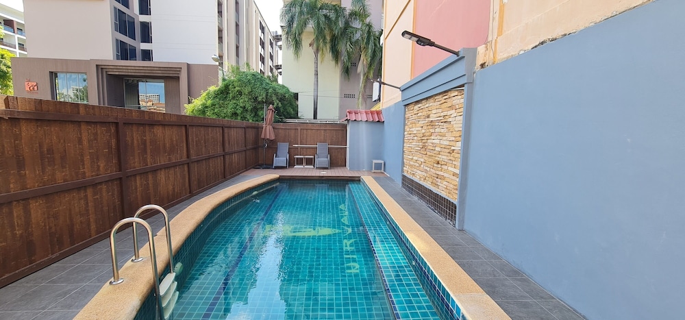 Nirvana Boutique Suites 44/50
