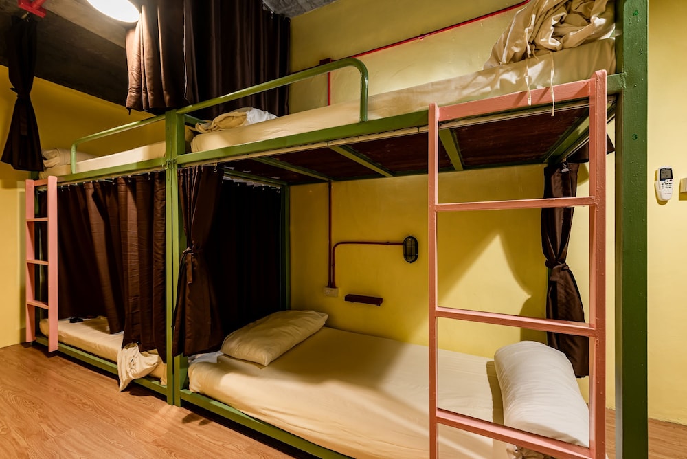 Sleeper Hostel 48/50
