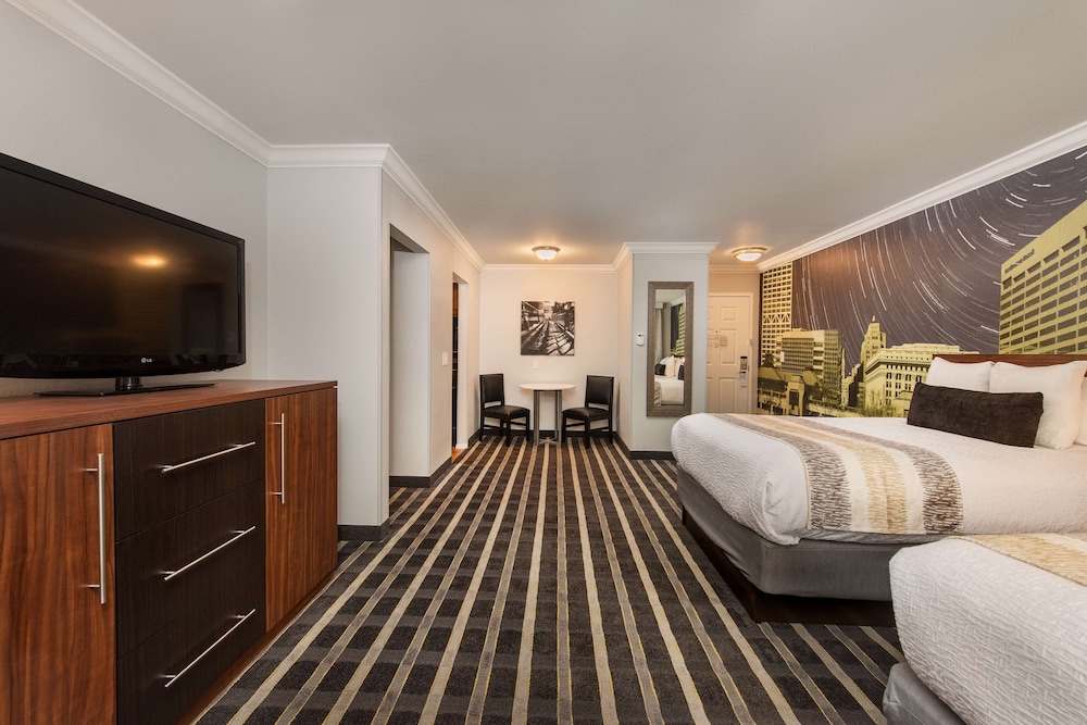 Best Western Plus Milwaukee West 4/45