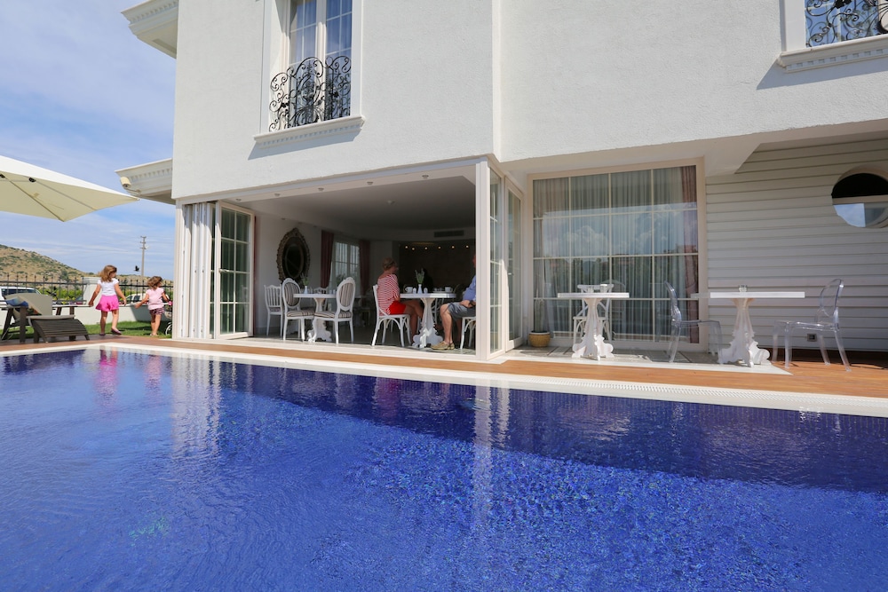Cella Boutique Hotel 33/44