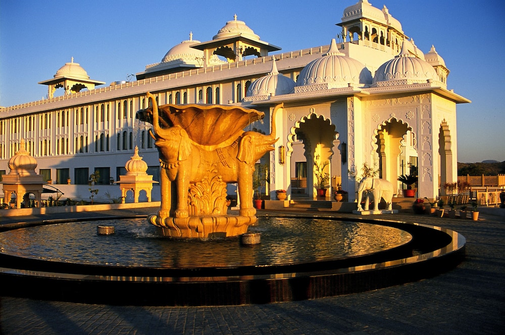 Radisson Blu Udaipur Palace Resort And Spa 66/74
