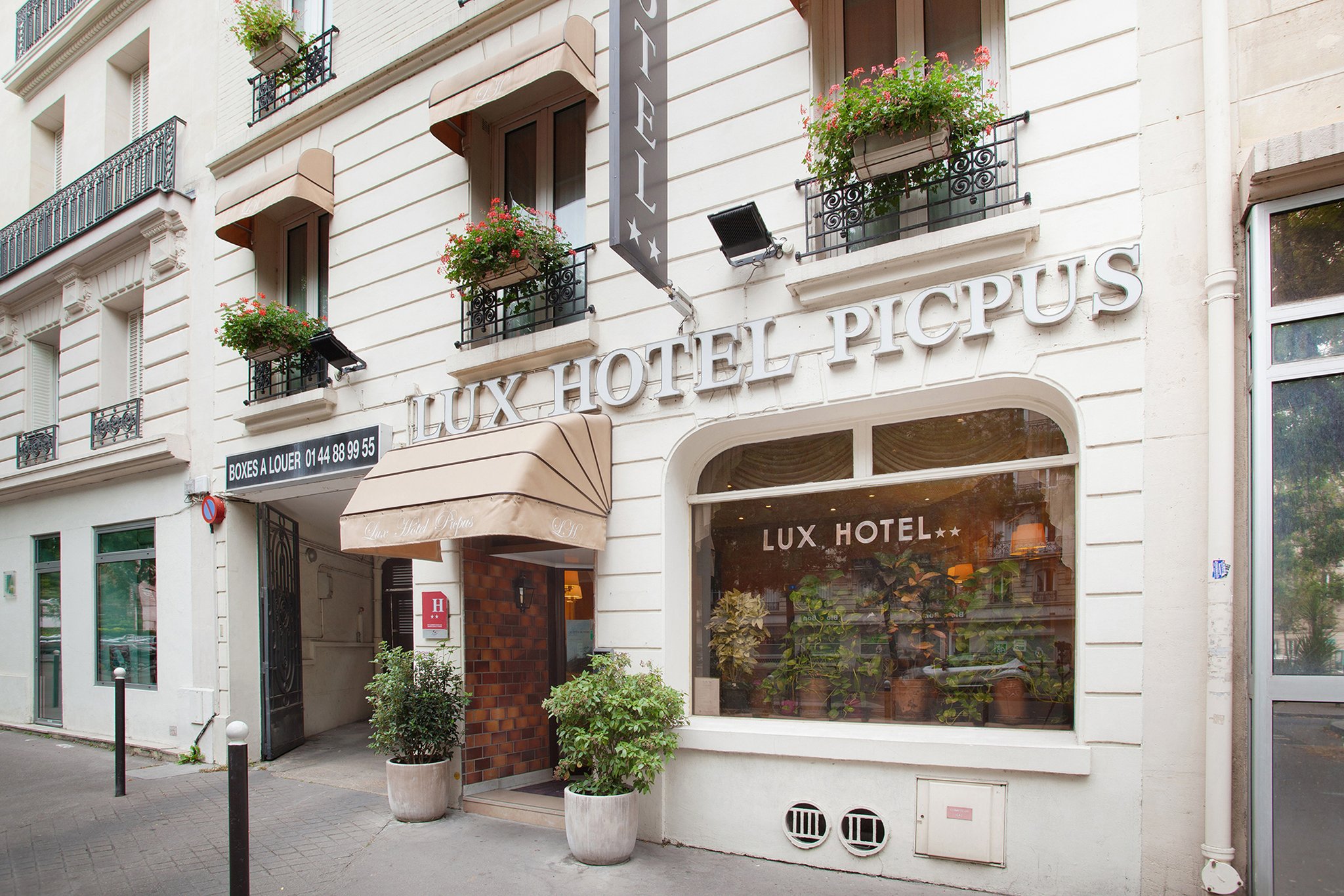 Lux Hotel Picpus in PARIS