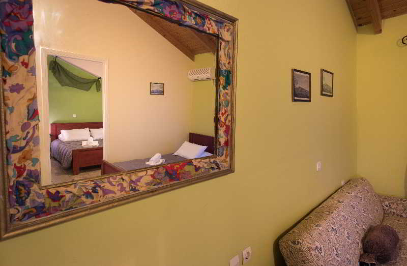 PENSION PORTO TSI OSTRIAS 20/22