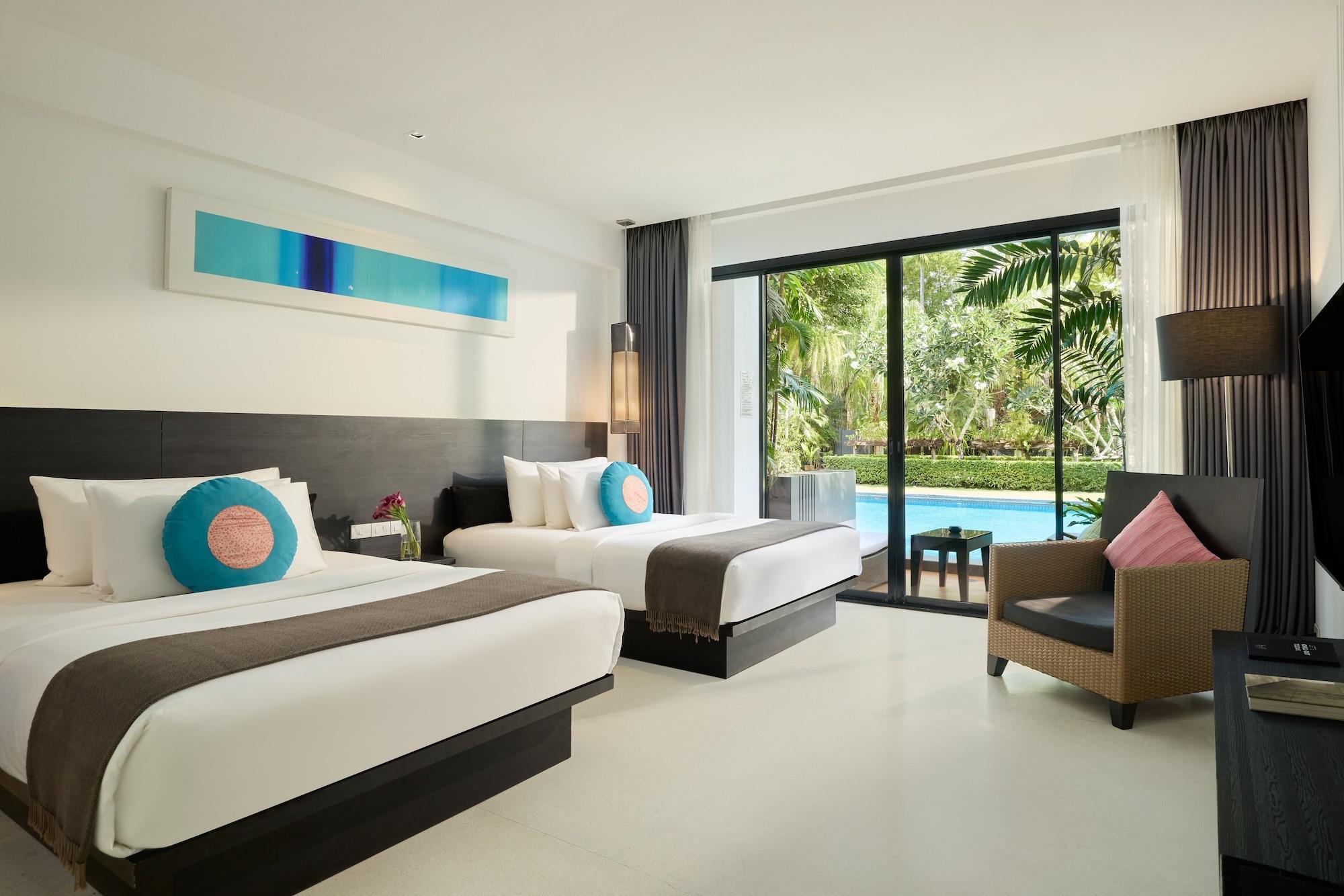 Splash, Deluxe, Twin Beds, Pool Access