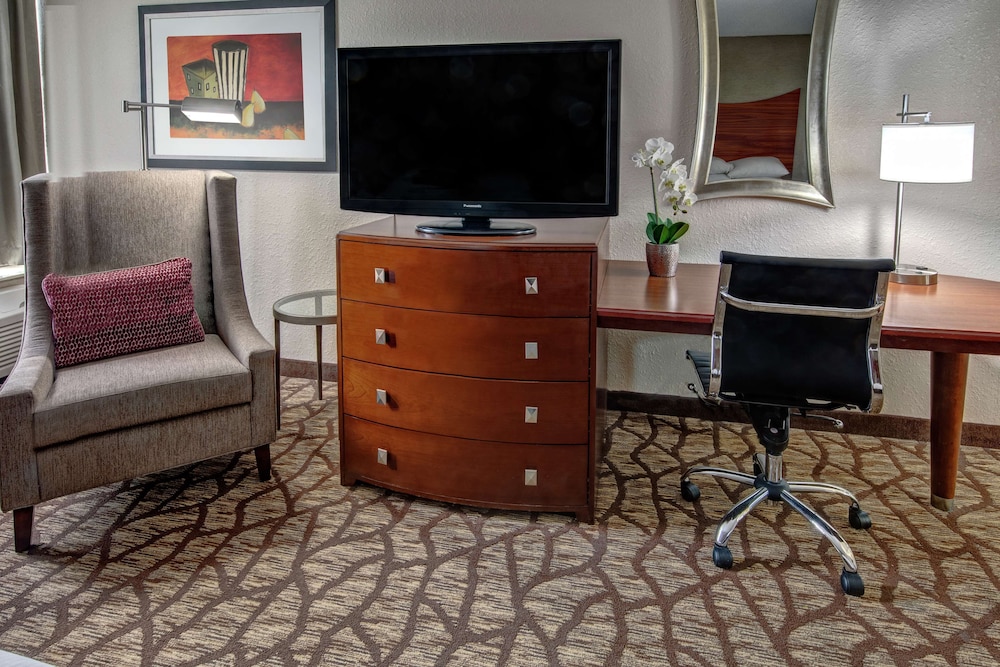 Doubletree By Hilton Hotel Jackson 51/53