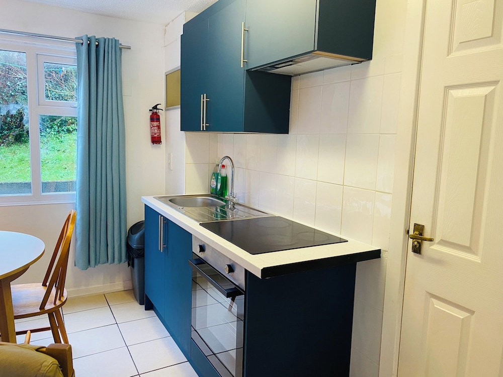 Freshwater Bay Holiday Cottages 13/50