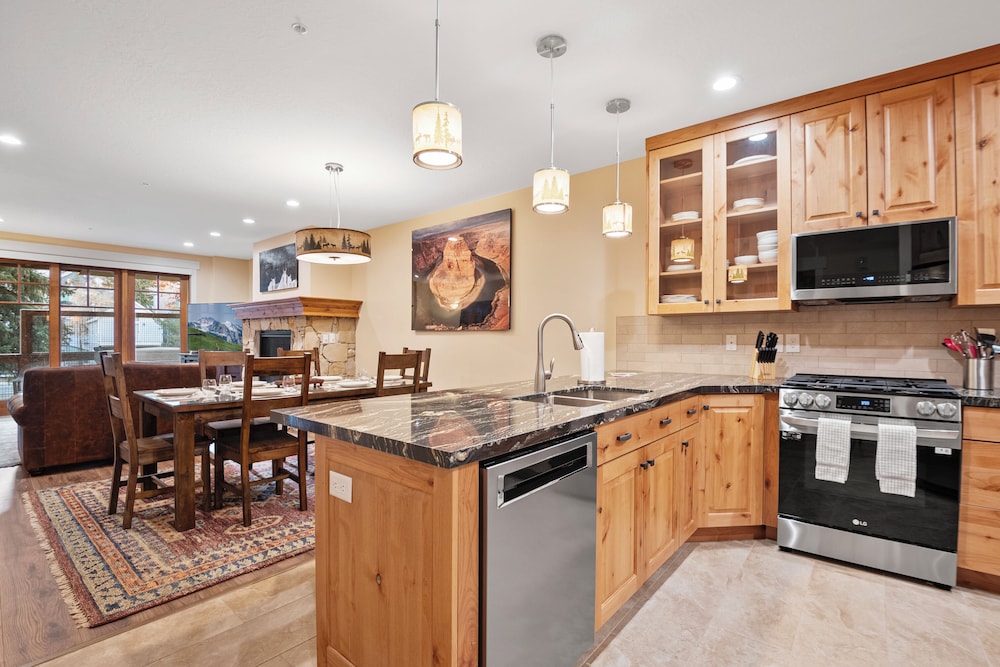 Town Pointe By Lespri Management 7/50
