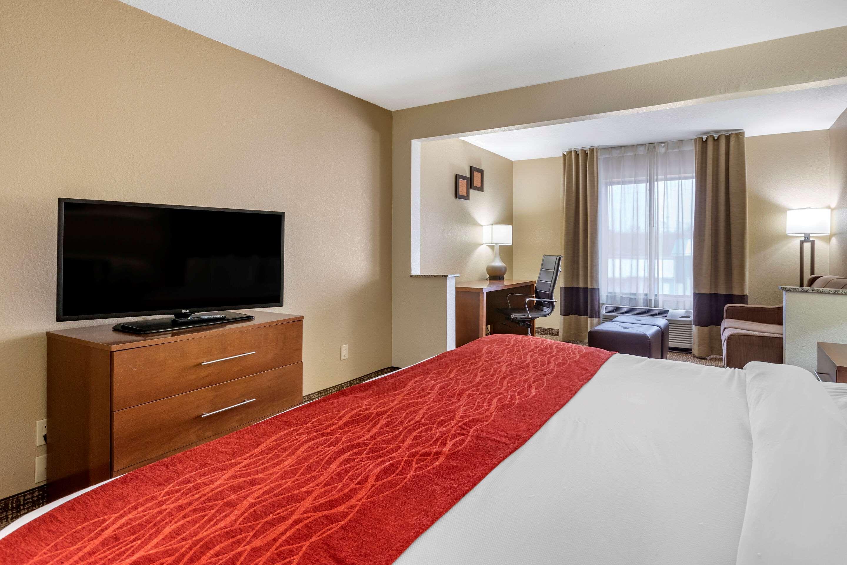 SUITE, KING BED