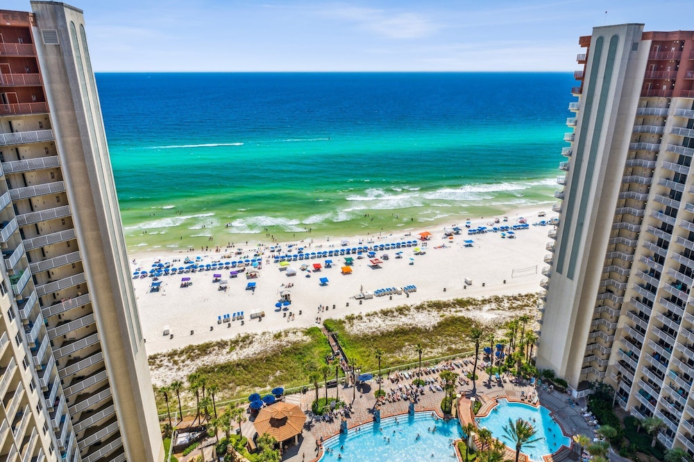 Shores of Panama Beach Resort 4/50