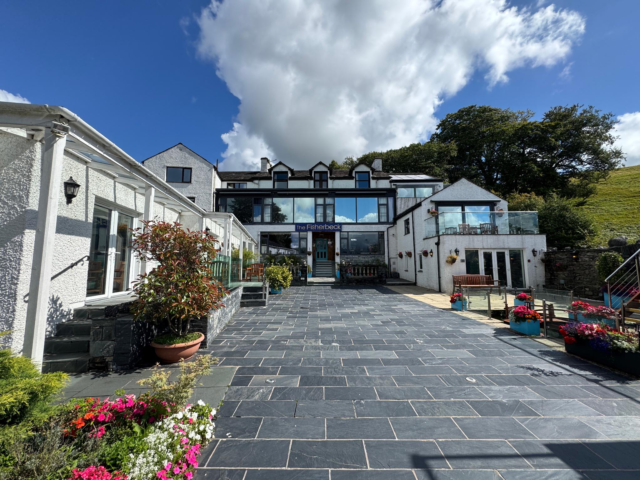 Waterhead Rooms & Suites - Parking and Light Breakfast 19/43