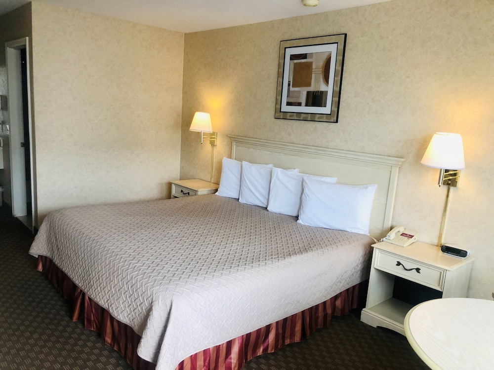 Court Plaza Inn & Suites 19/64
