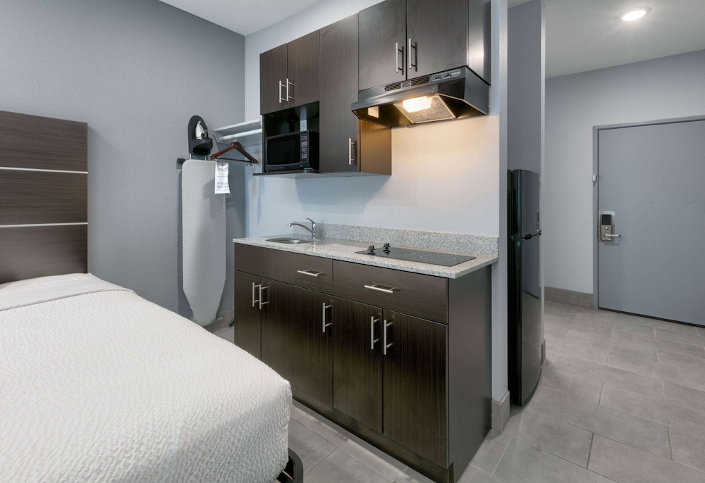 Days Inn by Wyndham Zachary LA 19/37