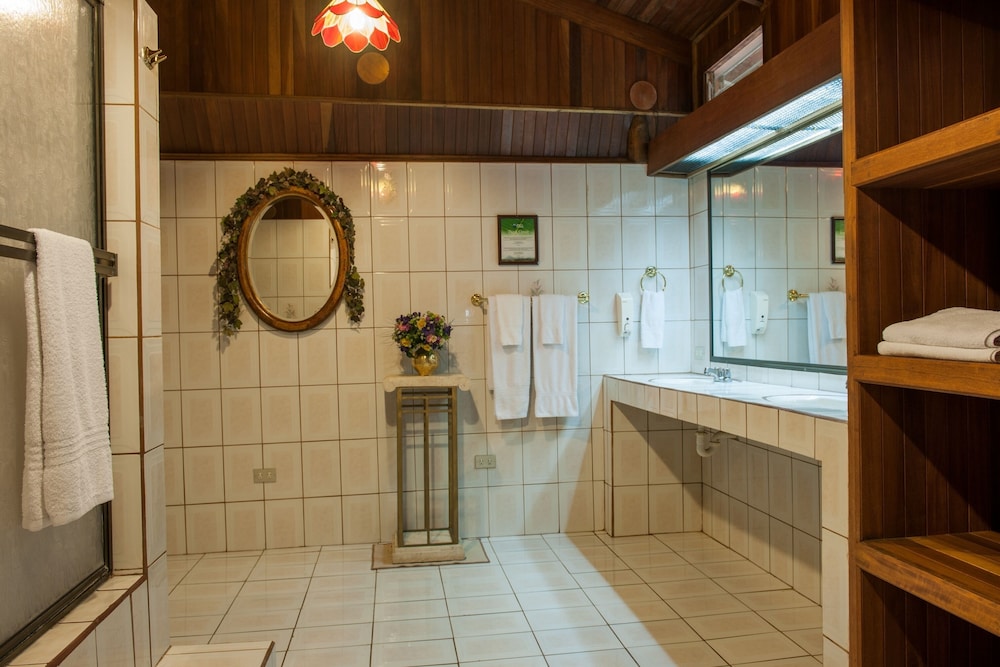 Arenal Lodge 71/73