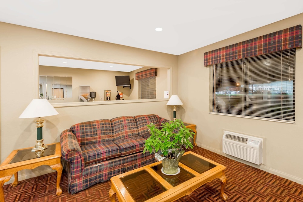 Super 8 By Wyndham Chanute 17/21
