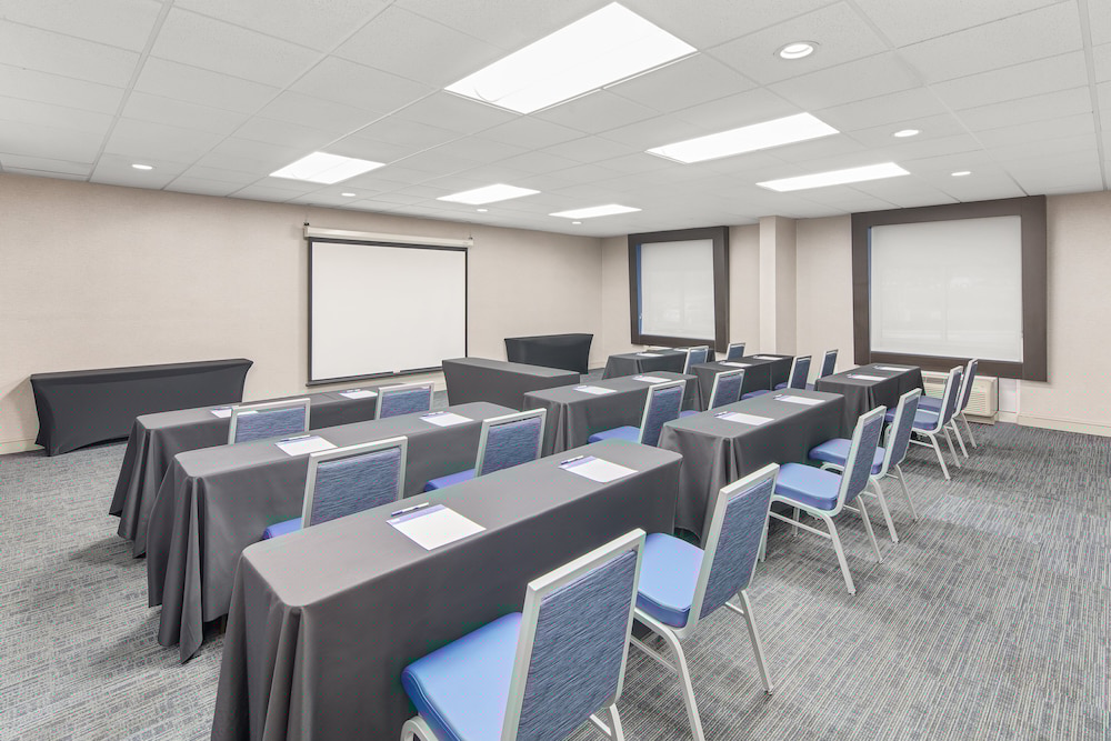 Holiday Inn Express Hotel And Suites Greenville I 85 Woodruff Rd 54/72