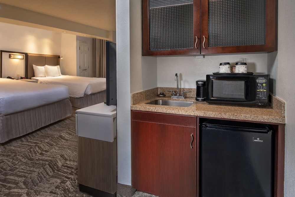 جناح بسريرين كوين مع أريكة لذوي الإعاقة، Springhill Suites Hagerstown 4/5