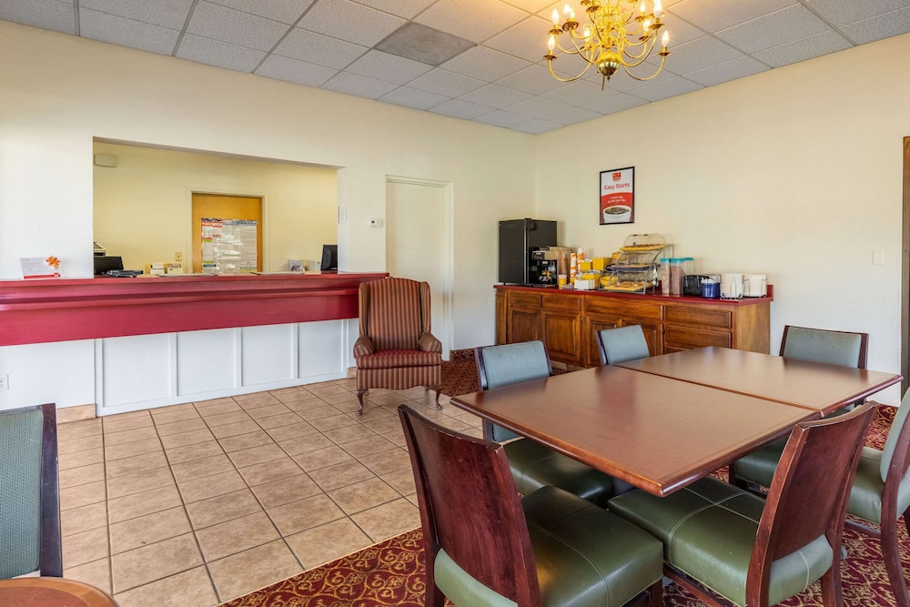 Econo Lodge Middlesboro, KY 24/31