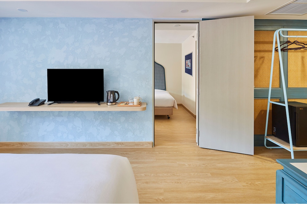 56 Surawong Hotel Bangkok 61/66