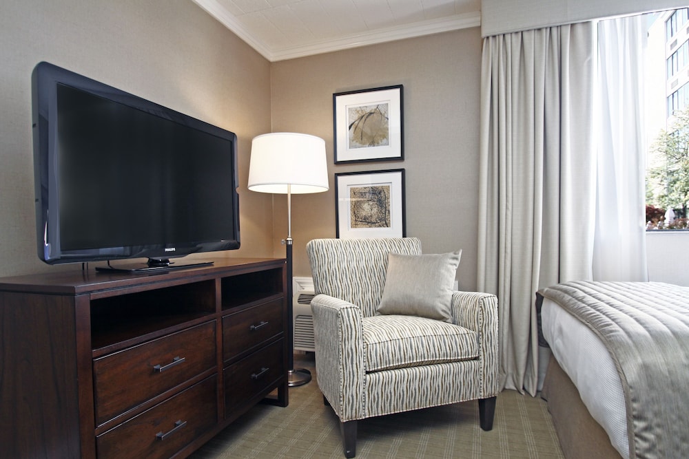 Ethan Allen Hotel 41/65