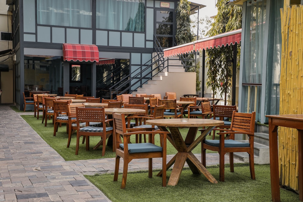 Hotel Shikha 39/59