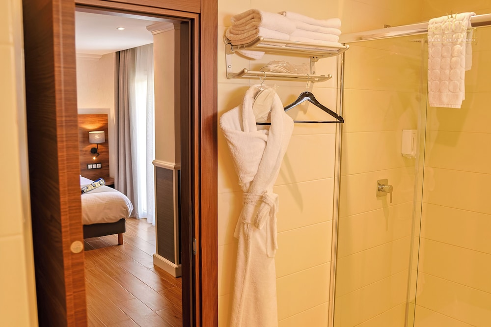 LOUNIS HOTEL 35/36