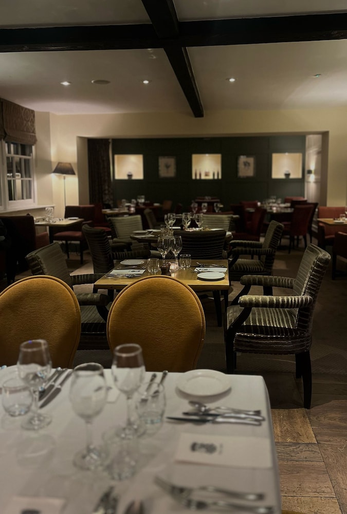 Noel Arms Hotel 39/49